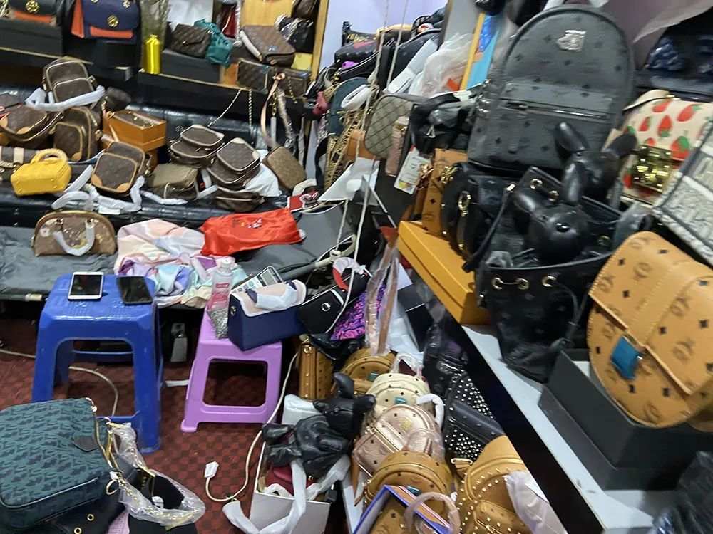 假冒lv包案件视频,暗访假包工厂