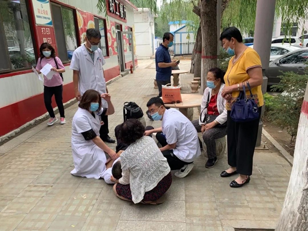 包头铁骑交警开路救人,包头火车站救人