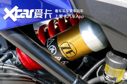 宝马f900r旅行版和运动版怎么选,新款宝马大小眼街车