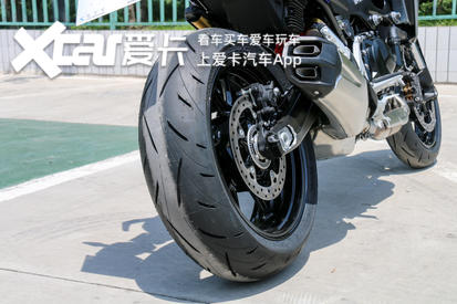 宝马f900r旅行版和运动版怎么选,新款宝马大小眼街车