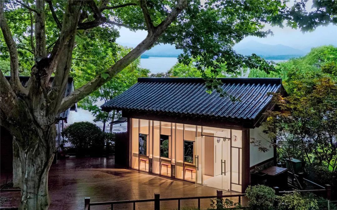 西湖边有汉服体验店吗,西湖旁边的汉服体验馆在哪