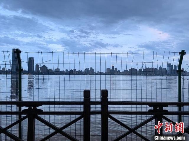 南昌最大人工音乐喷泉,直击赣江洪峰