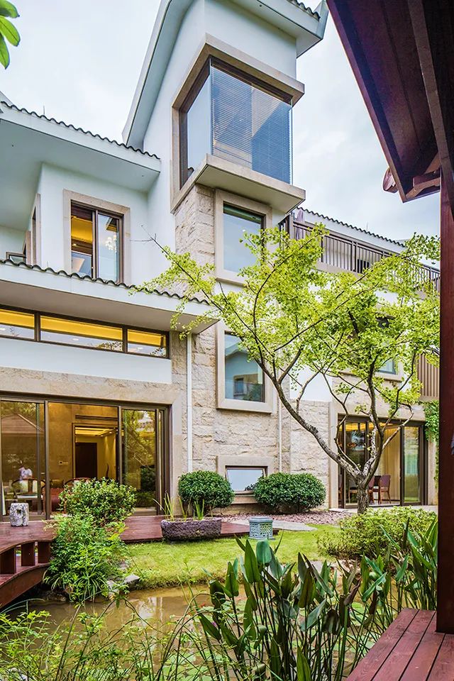 比买一送一还划算，全年不涨价！享山水画里329㎡双卧别墅，玩皮划艇漂流