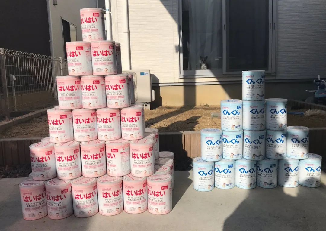 想生好几个？日本妈晒出壮观「奶粉塔」，而这些开销仅仅只是冰山一角……