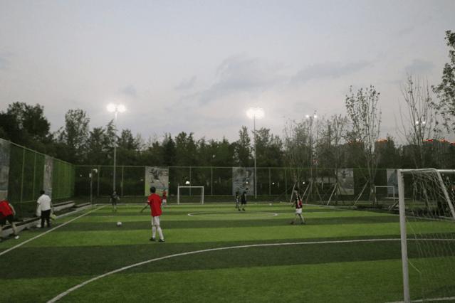 让足球爱好者的狂热,在曲江野蛮生长