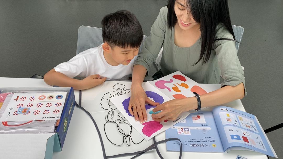 自从入了这个盒子，娃就沉迷于当医生、做手术，完全不理我