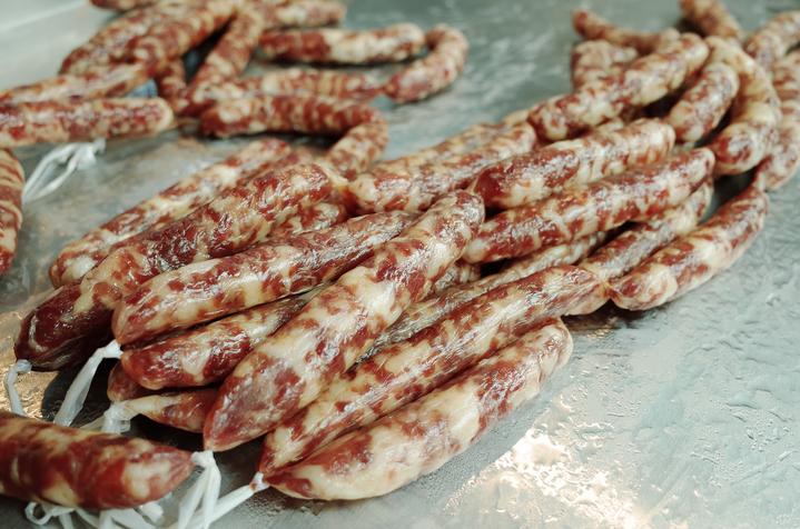 一天只卖一头猪卖完就下班,一天只卖一头猪