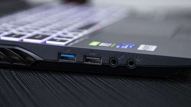 硬核机甲风,神舟战神z8-b4电竞版游戏测评