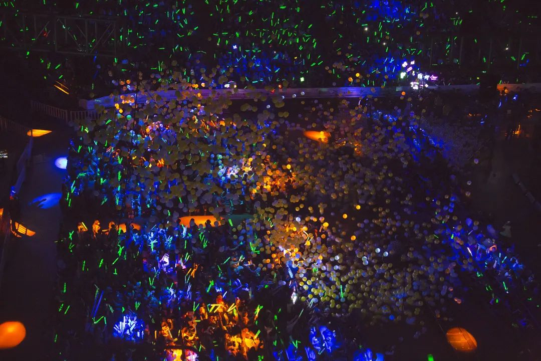 夏日萤火虫的夜晚,夏天萤火虫的夜景