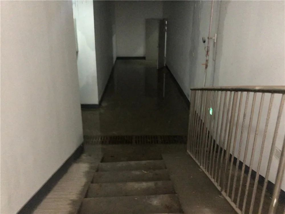 一街之隔房价多少钱一平米,一街之隔房价为何能差出8000元