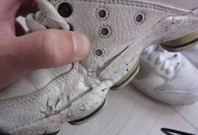 鞋脏了怎么才能去污渍,网面小白鞋脏了小妙招