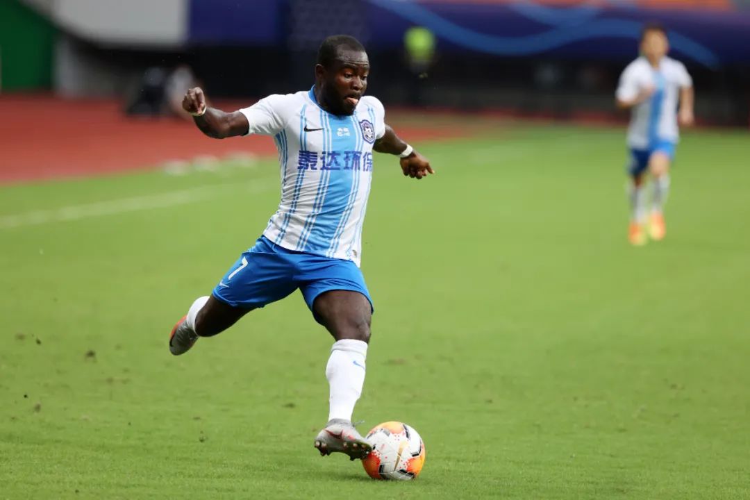 这场输不起的较量泰达不妨利用老熟人的弱点寻找机会