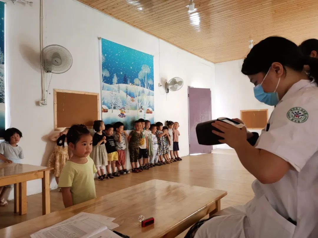 “多亏县民生实事，让我孩子的视力得到及时矫正！”——来自一位远视600度儿童家长的心声