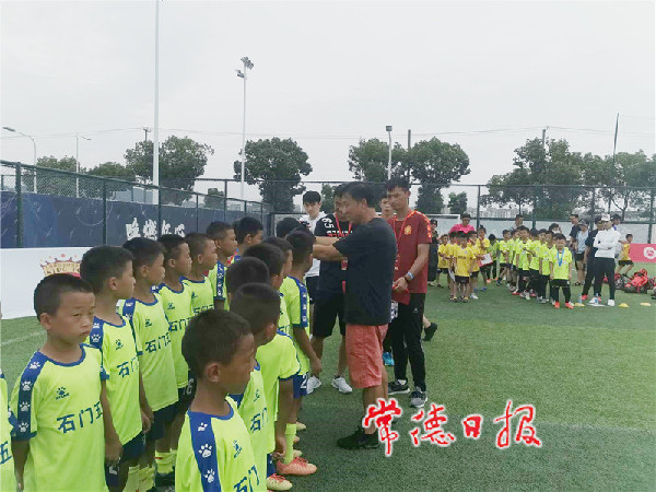 石门足球大赛季军,石门五完小勇夺全国足球大赛季军