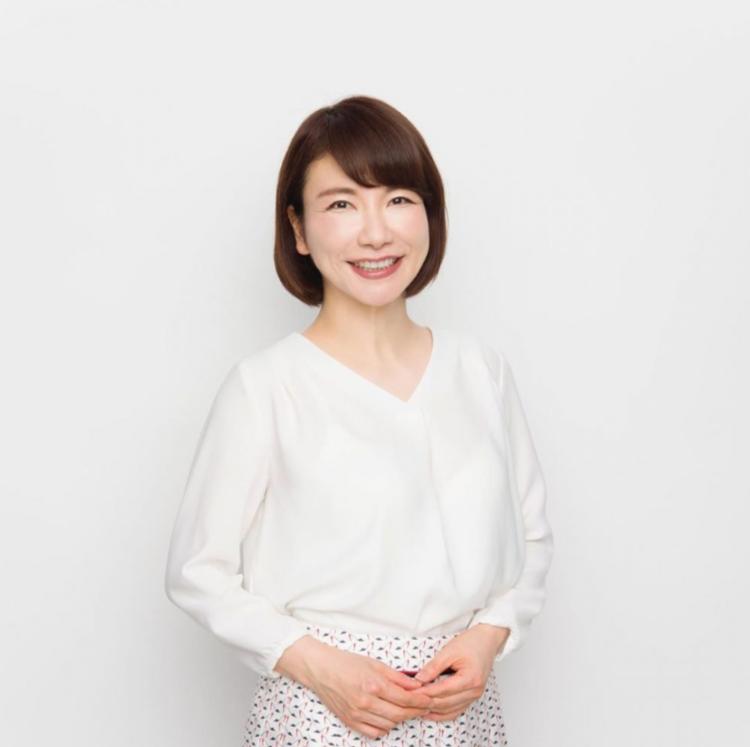 脸部怎样按摩去皱纹法令纹,淡化皱纹脸部按摩手法教程