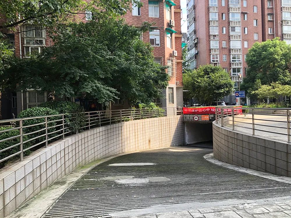 惊！南京三线“草小”成功逆袭，业主膨胀却不被认可，真相...