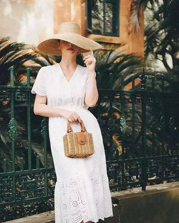 BAO料｜没有一只草编包，怎么能好好过夏天呢？