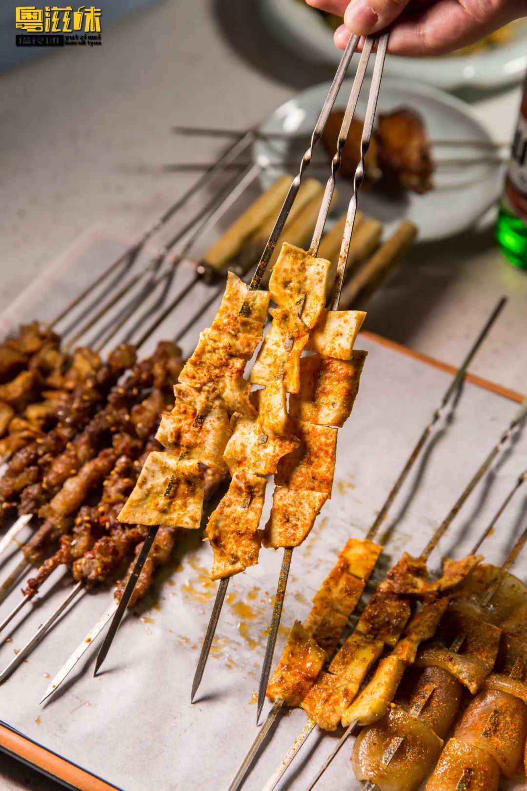 火爆全网的东北烧烤店,东北火的烧烤店