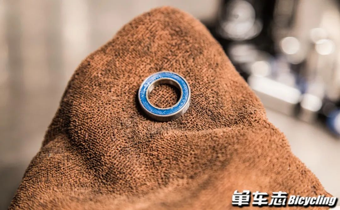 久裕培林花鼓塔基的拆卸保养视频,公路自行车培林花鼓保养