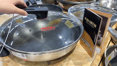 上海荟品仓阿迪达斯男款跑鞋,荟品仓城市奥莱青浦店nike