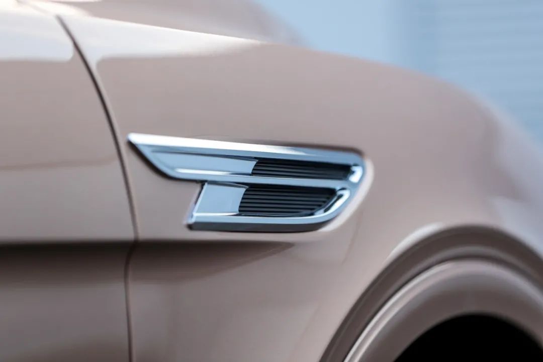 奢侈品带来自信,奢侈品彰显自己的实力