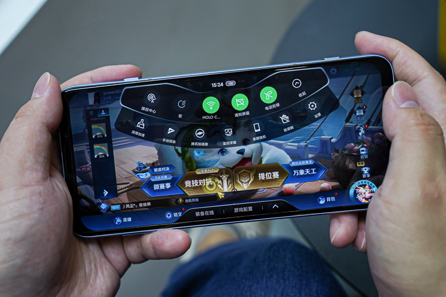 腾讯黑鲨游戏手机3S开箱：风格仍然鲜明，娱乐体验继续提升