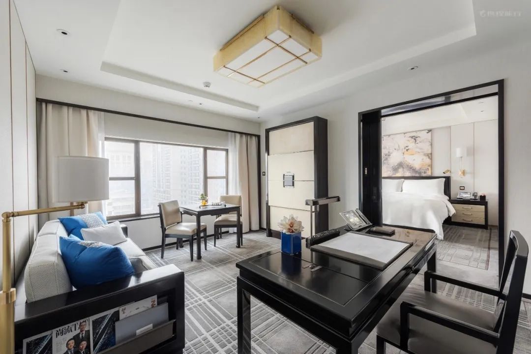 彻底开挂了！半岛、安缦、柏悦放绝招！索菲特套房1晚¥999，冲绳返场