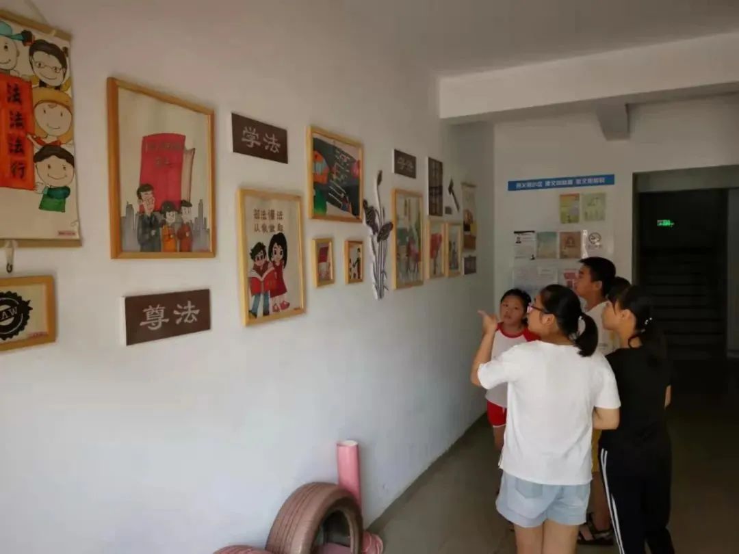 青少年暑假法制教育新闻报道,法制教育宣传周活动画画