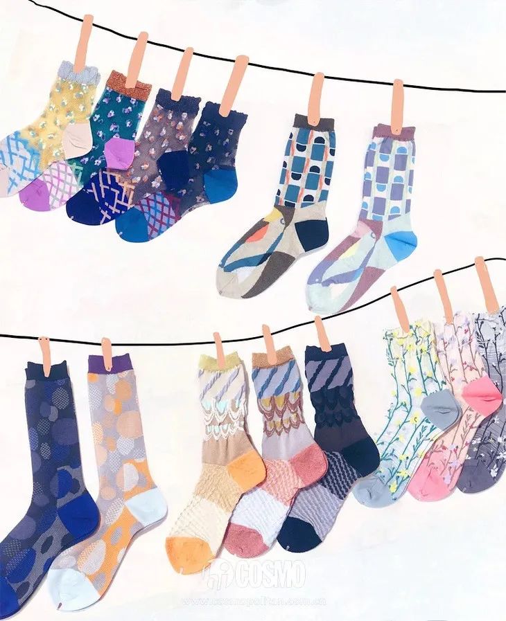 配饰狂|娜娜左黄右紫的撞色袜时髦到飞起,我有点跟不上...