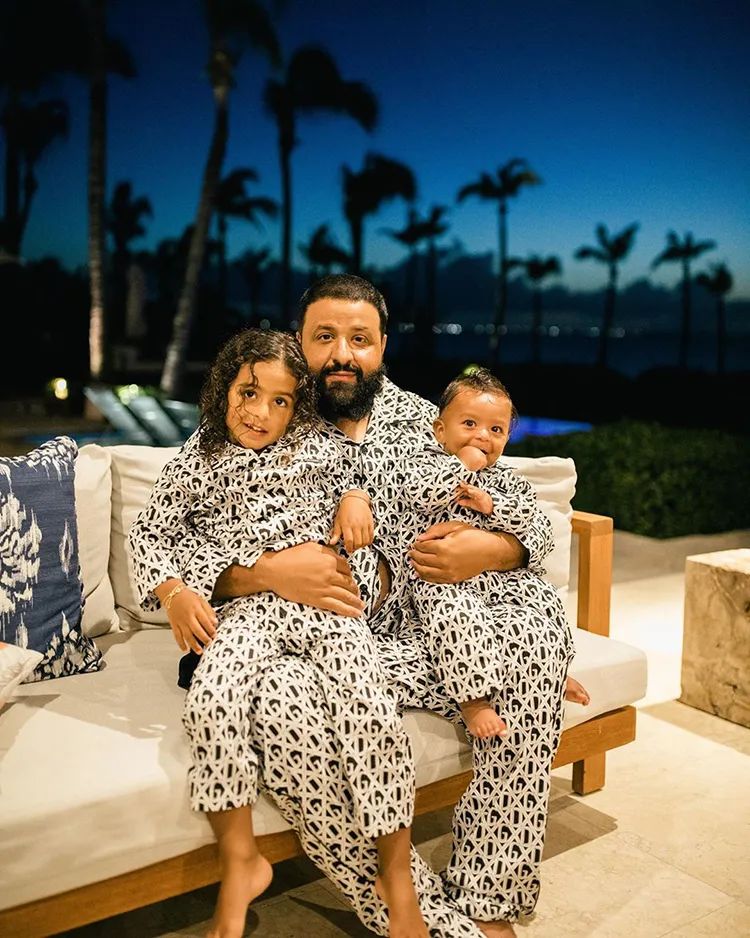 侃爷aj联名款,侃爷穿yeezy篮球鞋