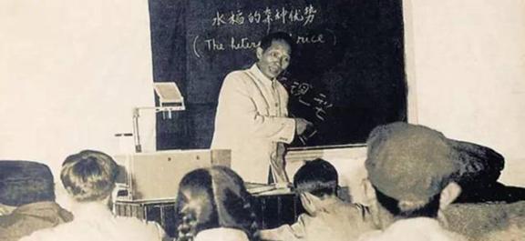 袁隆平三个儿子共生几个孙子孙女,袁隆平和两个孙女合影