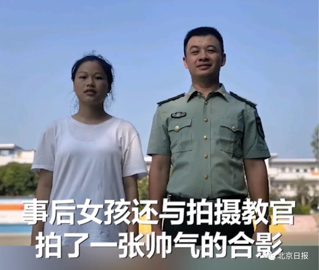 军训女学生被蜜蜂叮嘴,教官回应女生军训被蜜蜂咬脸