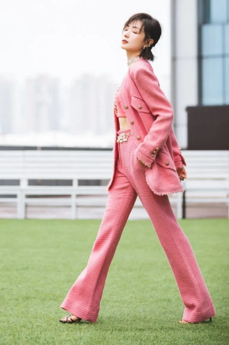 张含韵金晨王霏霏沈梦辰组团出道,金晨沈梦辰张含韵王霏霏拍抖音