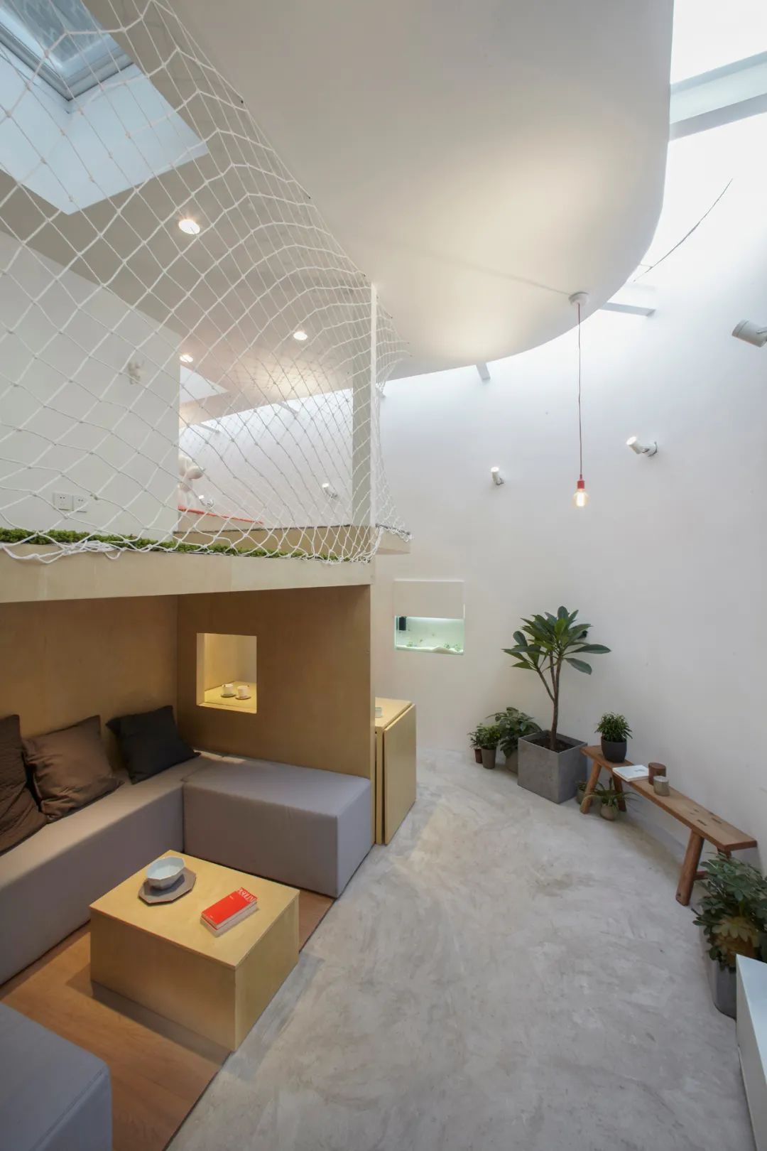 凭借一家%Arabica门店获得2020建筑界奥斯卡大奖，青山周平这次又出手了