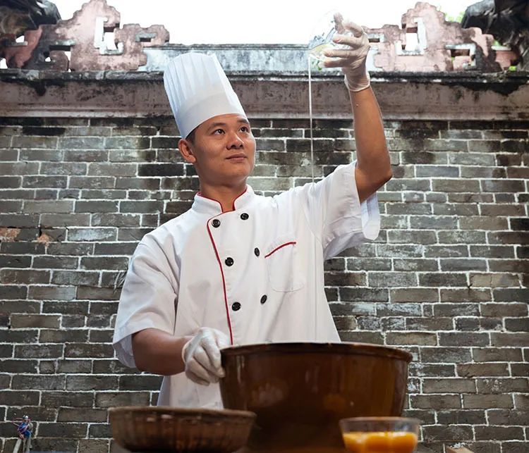 罗定这种鱼腐,入口甘香酥脆,松软而略带韧性