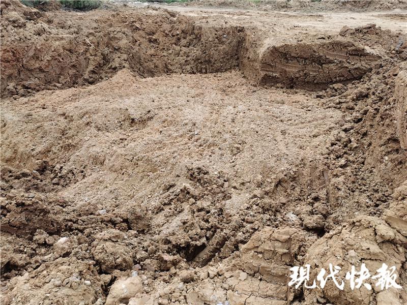 夜幕下“淘金”:南京江北掘地盗砂挺猖獗