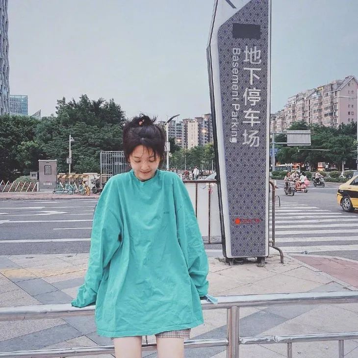 无帽卫衣虞书欣,虞书欣的衣服到底有多少钱