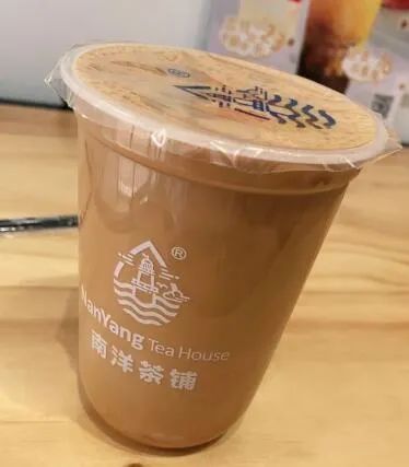 入秋第一杯52块钱的奶茶,奶茶刷爆朋友圈的秋天的第一杯