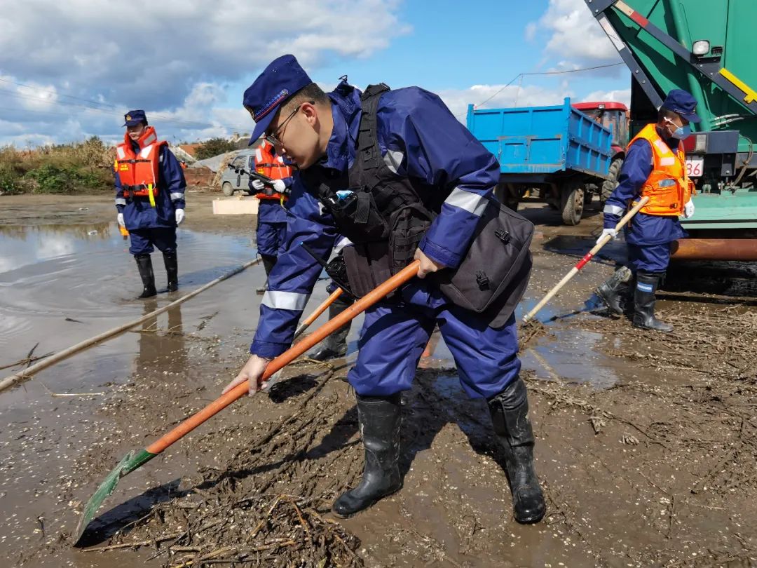 抢险救援有哪些,抗洪救灾他们奋战在一线