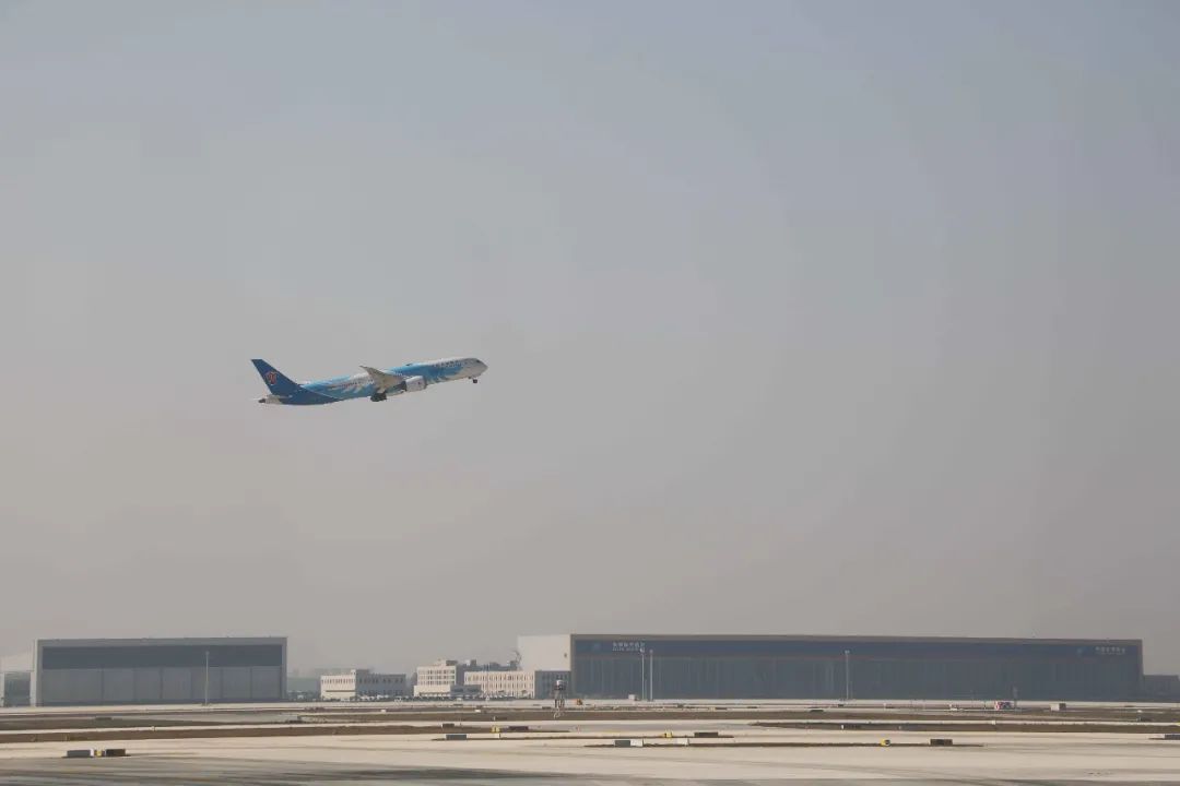 南航北京大兴中转过夜,南航365天视频