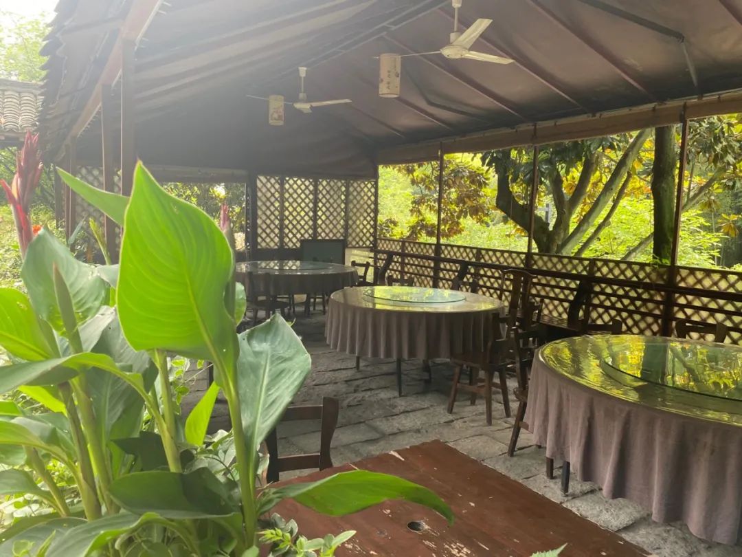 今天，中秋邂逅国庆！拱墅一身“红妆”一城月色，映照万千团圆至味！