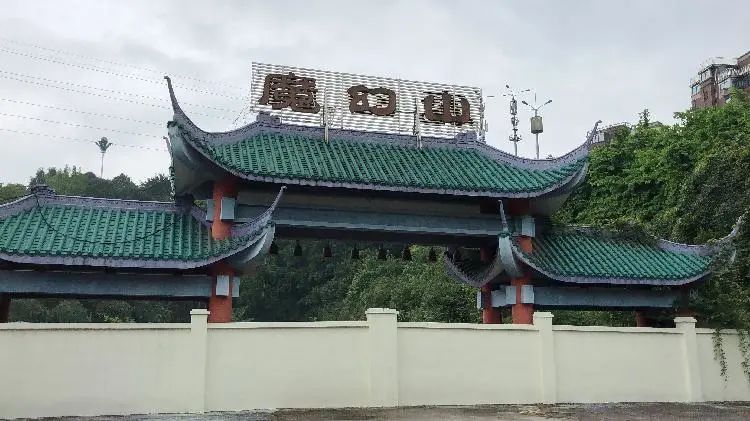 重庆龙门阵景区酒店2.2亿拍卖，两项资产已拍出，大型商业体待处置