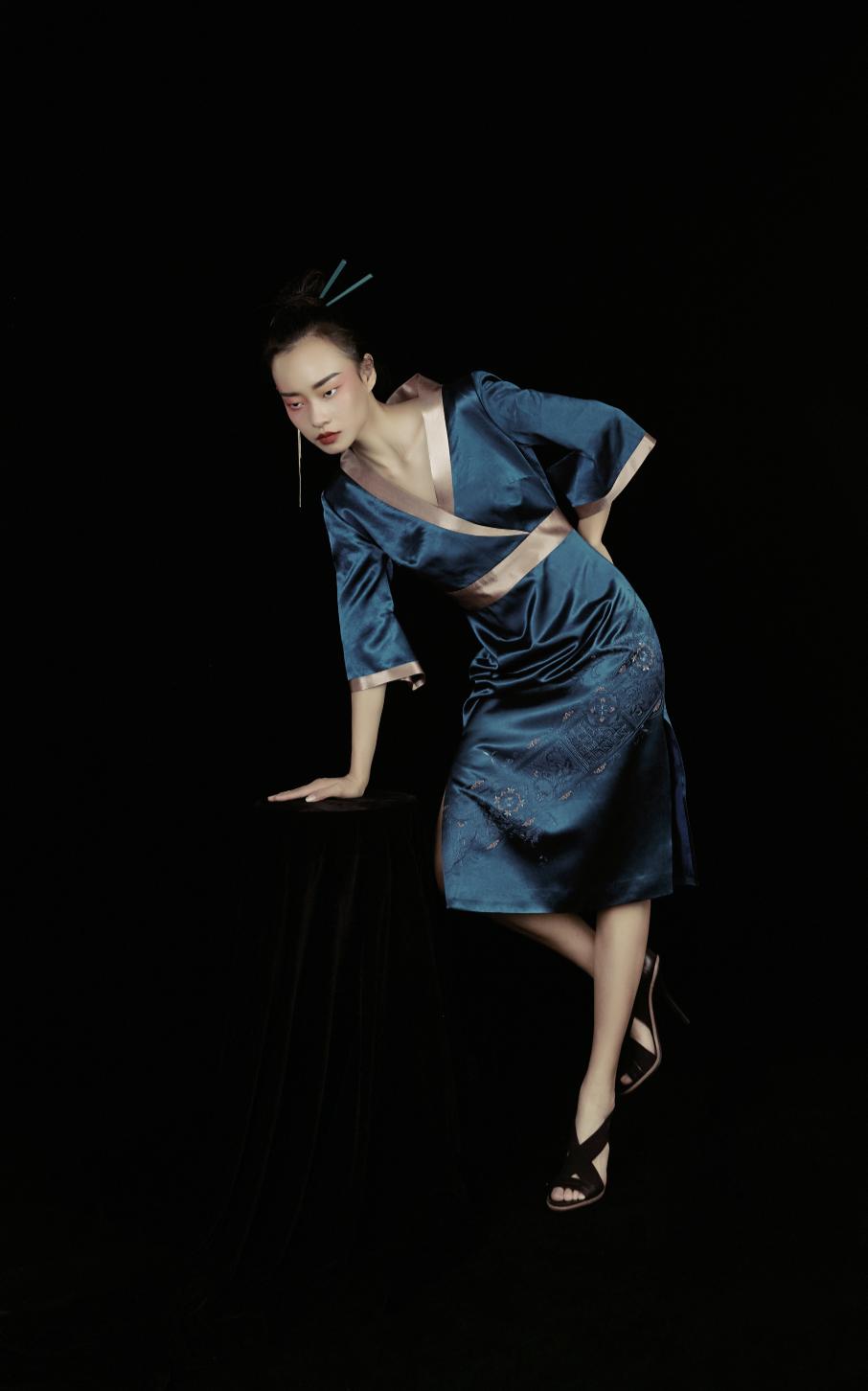 鐜嬬传鑿查珮瀹氳璁″笀,楂樺畾璁捐甯堢帇绱彶