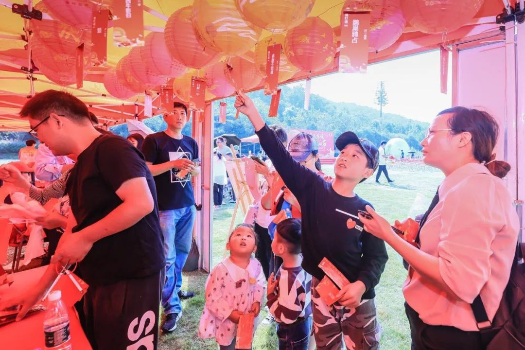 存款超200万家庭,八天突破100万粉丝