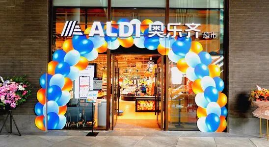 冰火两重天:三亚免税店一天卖1亿,香港药妆店游客“清零”|一周全球观察