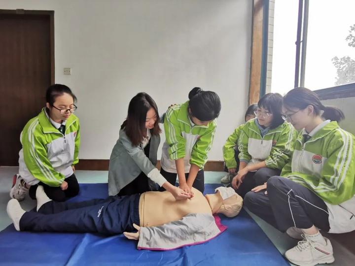 浙江杭州西湖区救人,杭州高三学生救人