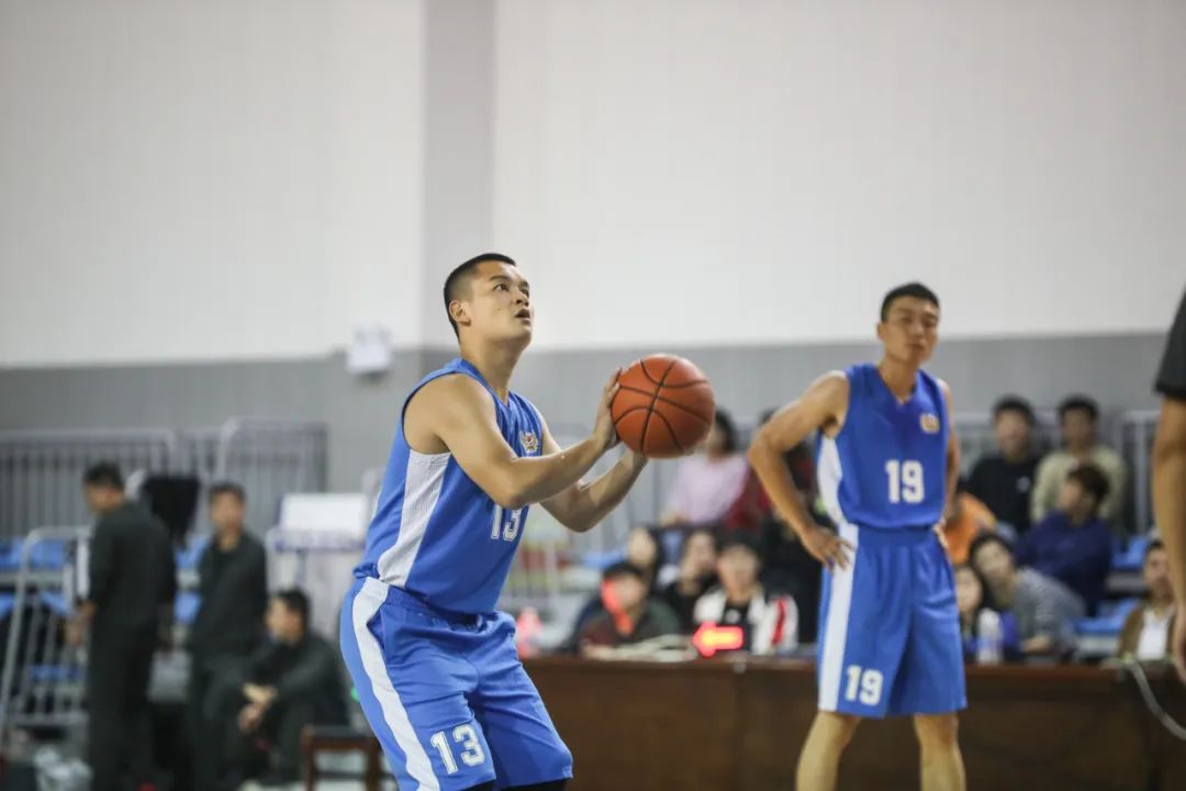 篮球有关的美文,有关篮球与青春的诗