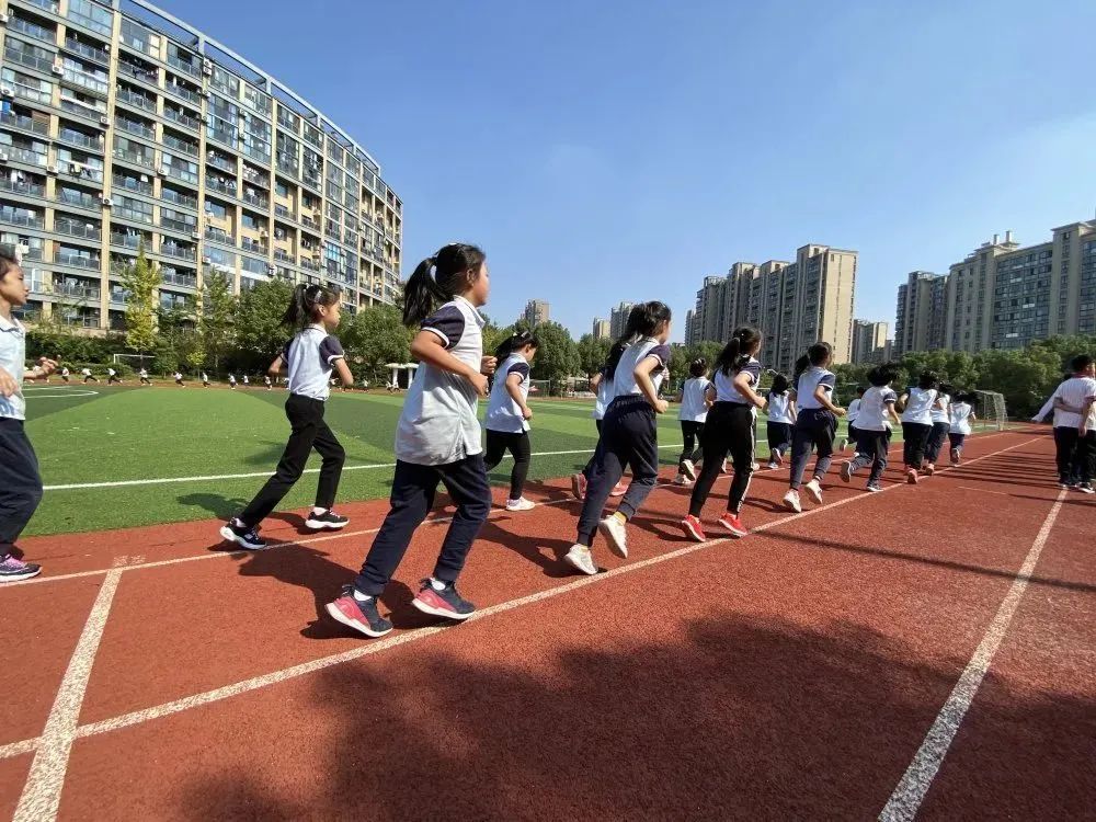 每天一节体育课落实情况,每天一节体育课是真的吗