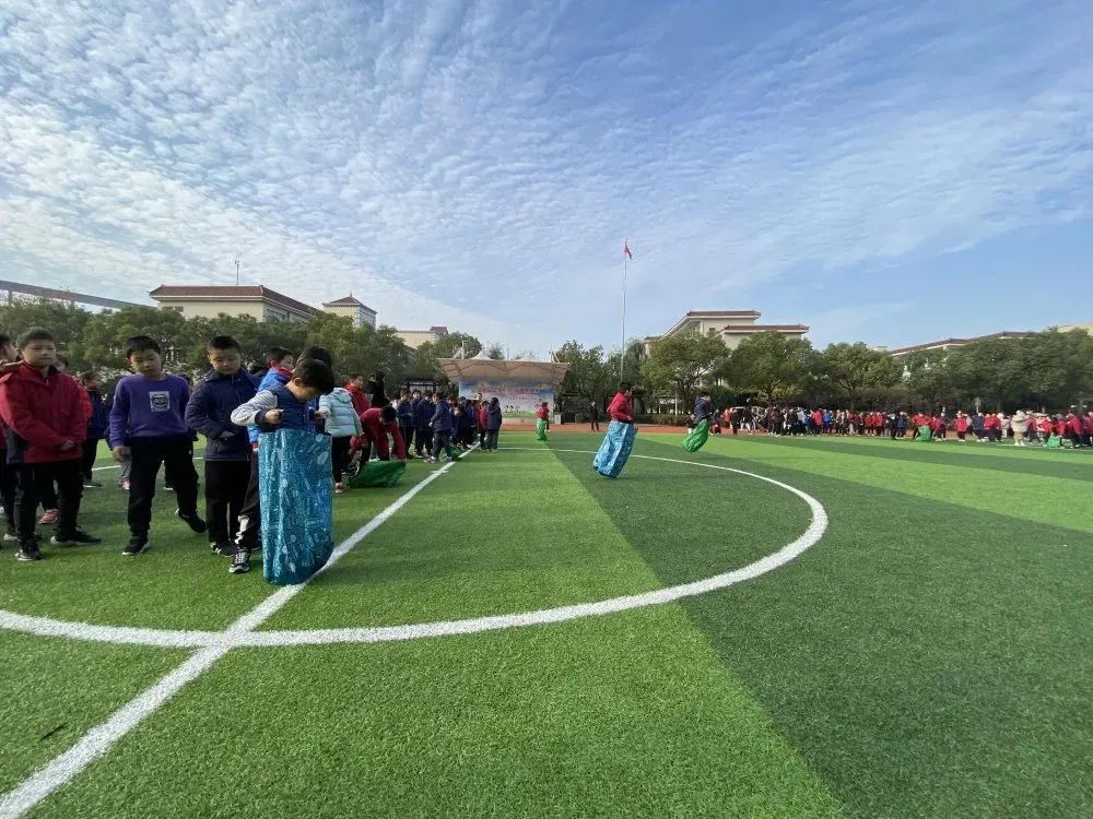 江苏每天一节体育课,深圳学校每天一节体育课