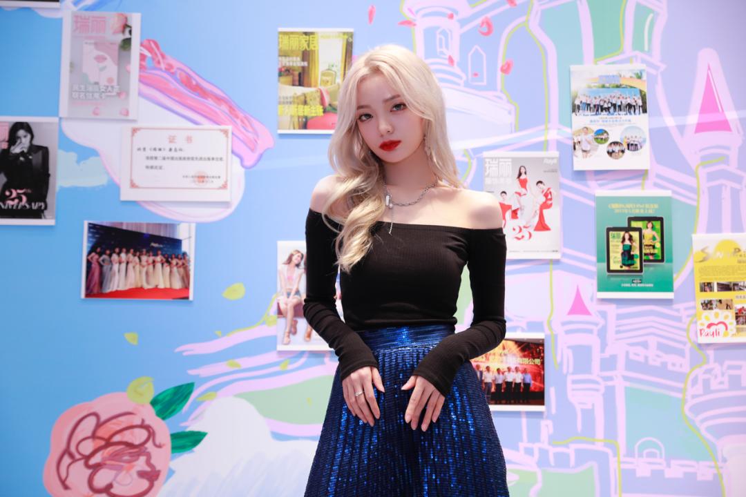 瑞丽25周年超级品牌日直播专场，跟着清华学霸女神一起来种草